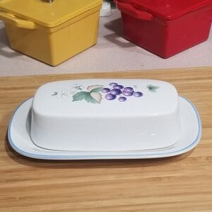 Savoir Vivre Luscious Stoneware 1/4lb‎ Covered Butter Dish Butter Keeper JJ017